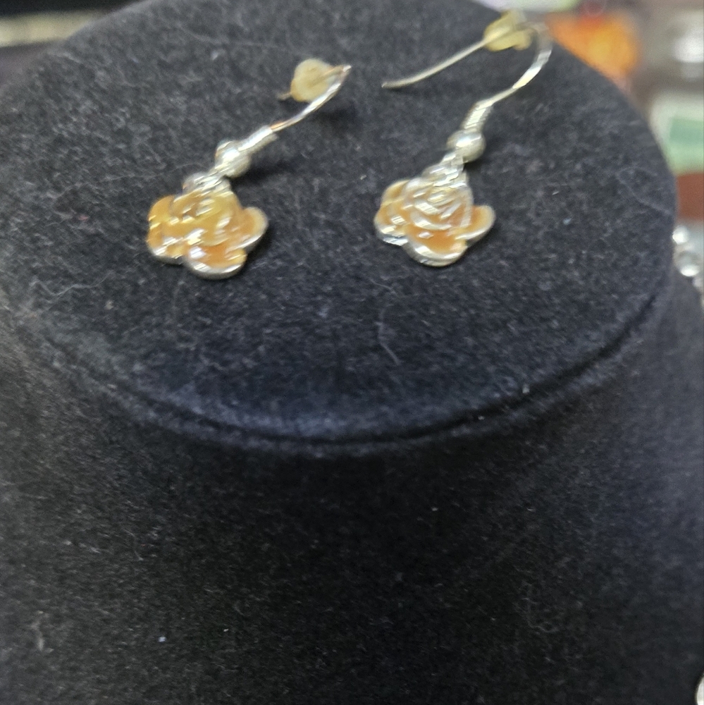 Enamel silver floral necklace & earring jewelry set - Picture 5 of 7